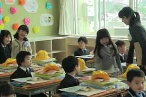 豊山町立新栄小学校入学式の写真
